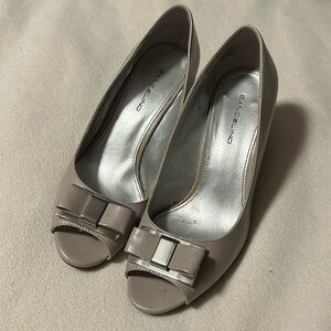 Bandolino peep toe pumps